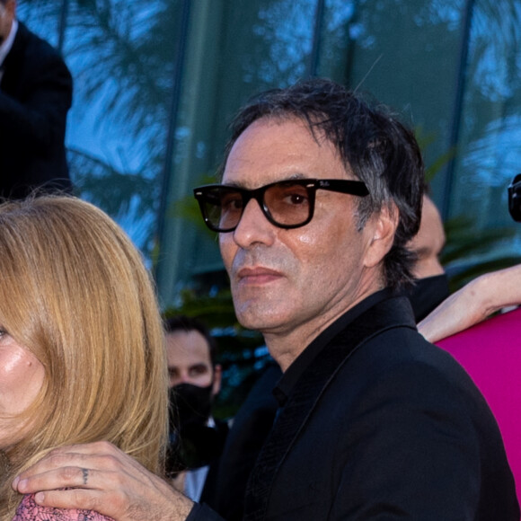 Vanessa Paradis, Samuel Benchetrit (réalisateur) - Montée des marches du film " De son vivant " lors du 74ème Festival International du Film de Cannes. Le 10 juillet 2021 © Borde-Jacovides-Moreau / Bestimage 