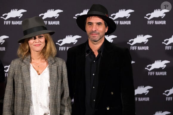 Pas de jet ni de classe affaire en avion... Le couple est monté à bord de l'Orient Express depuis Paris
Vanessa Paradis et son compagnon Samuel Benchetrit au photocall du film "Chien" au 32ème festival international du film francophone de Namur le 5 octobre 2017. 