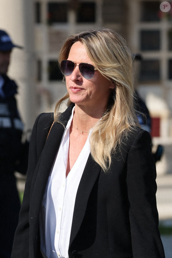 Sarah Lavoine (Poniatowski) - Obsèques de la chanteuse Régine au Crematorium du cimetière du Père-Lachaise à Paris. Le 9 mai 2022 © Jacovides-Moreau / Bestimage 