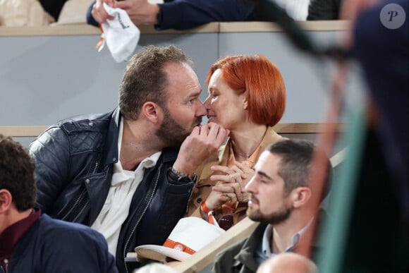 Vincent Bidal, Natasha St-Pier dans les tribunes des Internationaux de France 2024 à Roland Garros le 28 mai 2024 à Paris, France. Photo par Nasser Berzane/ABACAPRESS.COM