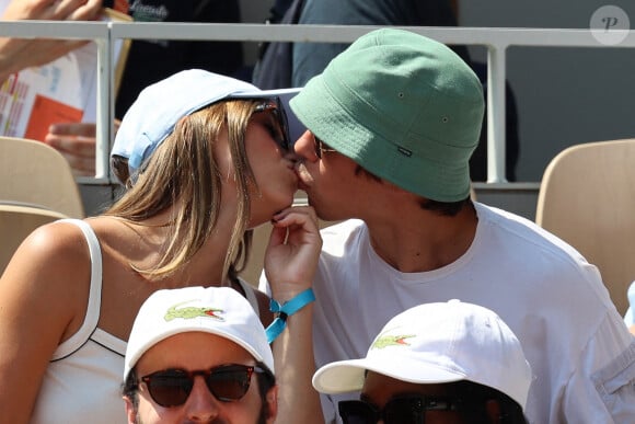 Chloe Jouannet et Sandor Funtek dans les tribunes lors des Internationaux de France Roland Garros 2023 le 06 juin 2023 à Paris, France. Photo par Nasser Berzane/ABACAPRESS.COM