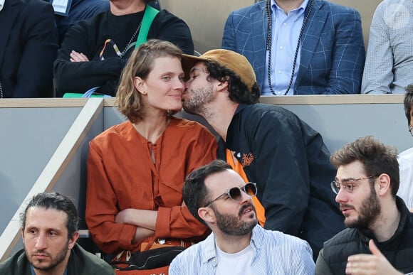 Constance Jablonski et Matthias Dandois dans les tribunes lors des Internationaux de France Roland Garros 2023 le 31 mai 2023 à Paris, France. Photo par Nasser Berzane/ABACAPRESS.COM