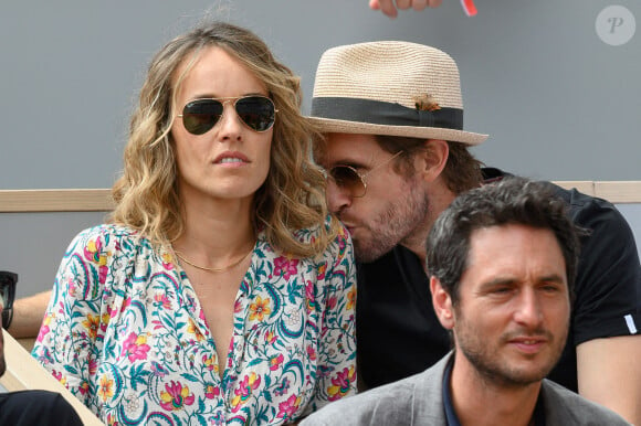 Elodie Fontan et Philippe Lacheau dans les tribunes lors des Internationaux de France de tennis à Roland Garros le 28 mai 2022 à Paris, France. Photo par Laurent Zabulon/ABACAPRESS.COM