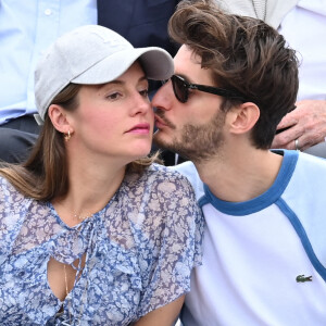 Tandis qu'entre Pierre Niney et Natasha Andrews, c'est toujours l'amour fou !
Natasha Andrews et Pierre Niney assistent à l'Open de France de tennis 2019 - Quinzième jour à Roland Garros, à Paris, en France. Photo par Laurent Zabulon / ABACAPRESS.COM