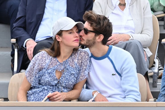 Tandis qu'entre Pierre Niney et Natasha Andrews, c'est toujours l'amour fou !
Natasha Andrews et Pierre Niney assistent à l'Open de France de tennis 2019 - Quinzième jour à Roland Garros, à Paris, en France. Photo par Laurent Zabulon / ABACAPRESS.COM