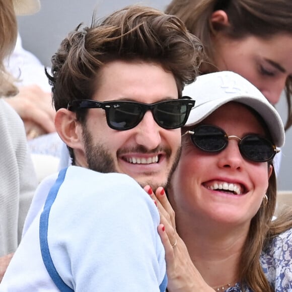 Natasha Andrews et Pierre Niney assistent à l'Open de France de tennis 2019 - Quinzième jour à Roland Garros, le 9 juin 2019 à Paris, en France. Photo par Laurent Zabulon / ABACAPRESS.COM