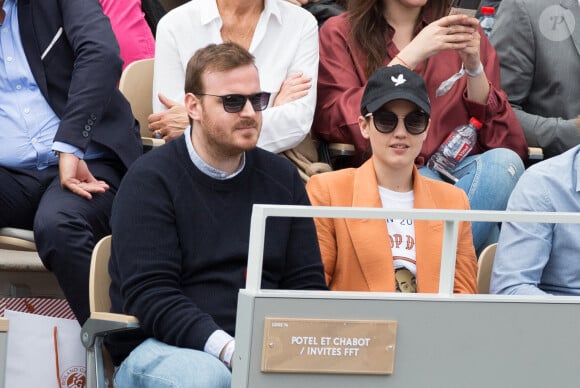 La chanteuse Jain et son petit ami dans les tribunes pendant les Internationaux de France de tennis à l'arène Roland-Garros le 03 juin 2019 à Paris, France. Photo by Nasser Berzane/ABACAPRESS.COM