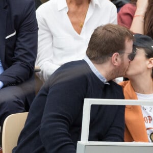 La chanteuse Jain et son petit ami dans les tribunes pendant les Internationaux de France de tennis à l'arène Roland-Garros le 03 juin 2019 à Paris, France. Photo by Nasser Berzane/ABACAPRESS.COM