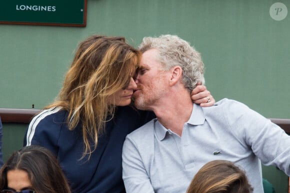 Denis Brogniart et son épouse Hortense dans les tribunes lors des Internationaux de France de tennis à l'arène Roland-Garros le 29 mai 2018 à Paris, France. Photo par Nasser Berzane/ABACAPRESS.COM