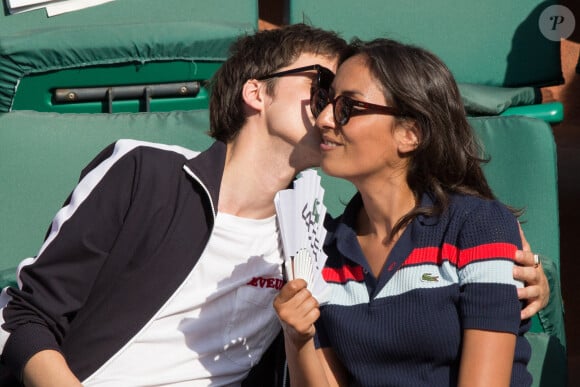 Leila Kaddour et son petit ami Pierre Guenard dans les tribunes pendant les Internationaux de France de tennis à l'arène Roland-Garros le 30 mai 2018 à Paris, France. Photo par Nasser Berzane/ABACAPRESS.COM