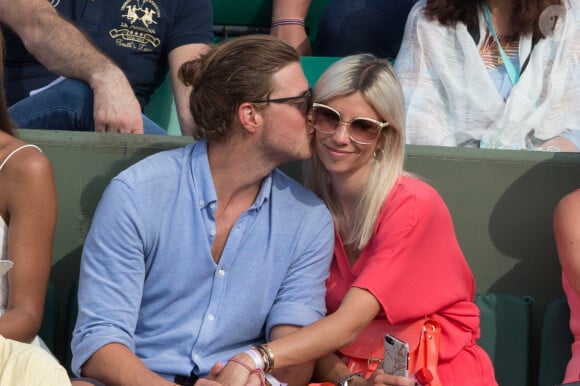 Alexandra Rosenfeld et son petit ami Tom Lamb dans les gradins pendant les Internationaux de France de tennis à l'arène Roland-Garros le 03 juin 2018 à Paris, France. Photo by Nasser Berzane/ABACAPRESS.COM