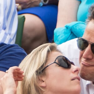 Pour Anne-Sophie Lapix et son mari Arthur Sadoun, c'est un amour sans nuages...
Anne-Sophie Lapix et son mari Arthur Sadoun assistent à la finale féminine Serena Williams vs Maria Sharapova lors des Internationaux de France de tennis 2013 au stade Roland-Garros à Paris, France, le 8 juin 2013. Williams a gagné 6-4, 6-4. Photo par Christophe Guibbaud/ABACAPRESS.COM