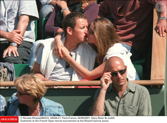 Paris-France, 04/06/2001. Dany Boon & ; Judith Godreche au tournoi de tennis de Roland Garros.