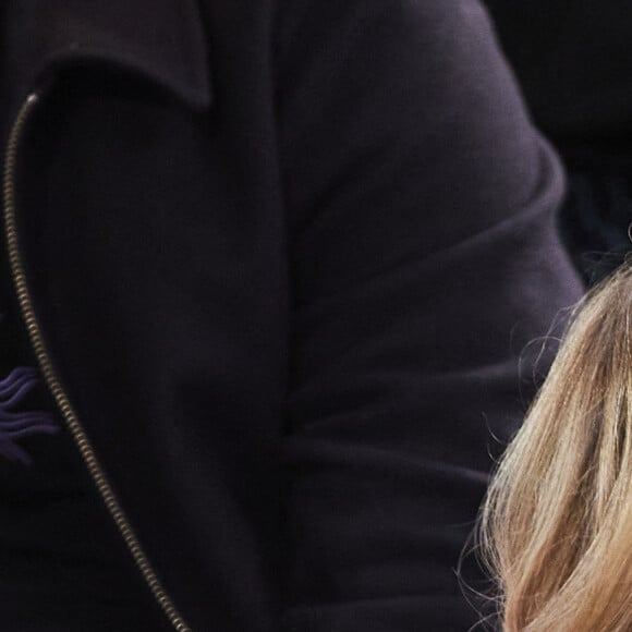 Mélanie Thierry et son compagnon le chanteur Raphaël - Célébrités dans les tribunes des Internationaux de France de tennis de Roland Garros 2024 à Paris, le 29 mai 2024. © Moreau / Jacovides / Bestimage 