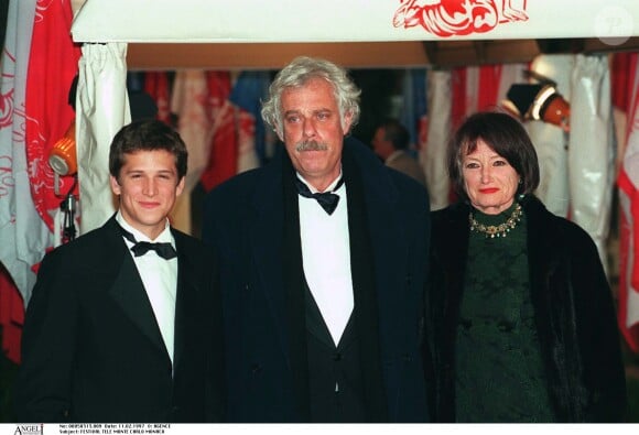 "On l'a fait il y a vingt-cinq ans et l'on m'en parle encore. Même des jeunes".
ean-Luc Bideau au Festival Télé de Monte Carlo à Monaco avec Guillaume Canet en 1997