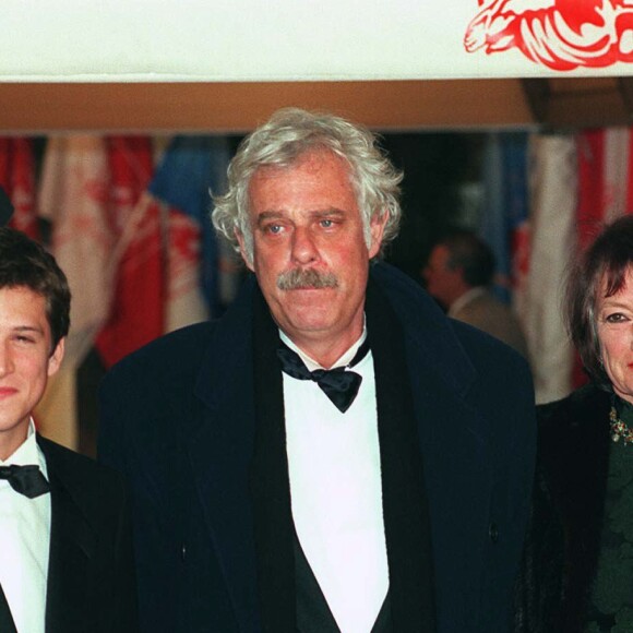 "On l'a fait il y a vingt-cinq ans et l'on m'en parle encore. Même des jeunes".
ean-Luc Bideau au Festival Télé de Monte Carlo à Monaco avec Guillaume Canet en 1997