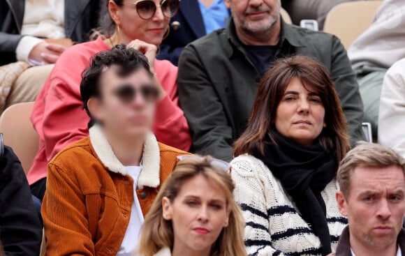 L'animatrice s'est rendue au tournoi du Grand Chelem parisien avec son fils

Estelle Denis et son fils merlin dans les tribunes des Internationaux de France de tennis de Roland Garros 2024 à Paris, France, le 2 juin 2024. © Jacovides-Moreau/Bestimage