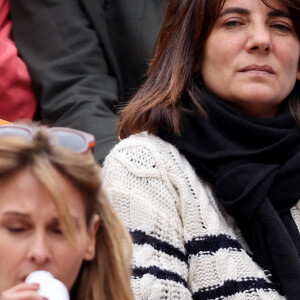 La mère et le fils étaient à Roland-Garros ce dimanche 2 juin

Estelle Denis et son fils merlin dans les tribunes des Internationaux de France de tennis de Roland Garros 2024 à Paris, France, le 2 juin 2024. © Jacovides-Moreau/Bestimage