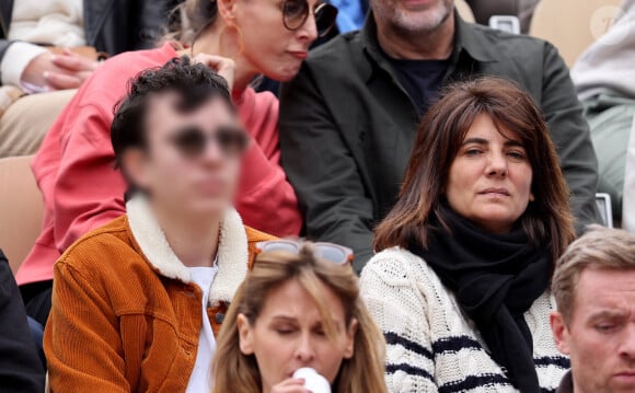 La mère et le fils étaient à Roland-Garros ce dimanche 2 juin

Estelle Denis et son fils merlin dans les tribunes des Internationaux de France de tennis de Roland Garros 2024 à Paris, France, le 2 juin 2024. © Jacovides-Moreau/Bestimage