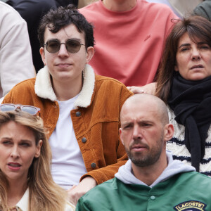 Une belle journée malgré le temps grisâtre pour Estelle Denis et son fils

Estelle Denis et son fils Merlin Domenech dans les tribunes au même moment dans les tribunes des Internationaux de France de tennis de Roland Garros 2024 à Paris, France, le 2 juin 2024. © Jacovides-Moreau/Bestimage