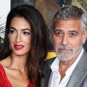 Alma Clooney est en effet menacée de mort par l'État islamique.
Amal Alamuddin Clooney, George Clooney - Première du film "Ticket to Paradise" à Los Angeles, le 17 octobre 2022. 