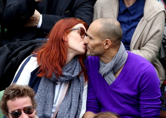 Audrey Fleurot et son compagnon Djibril Glissant dans les tribunes des internationaux de France de Roland Garros à Paris le 4 juin 2016. © Moreau - Jacovides / Bestimage 