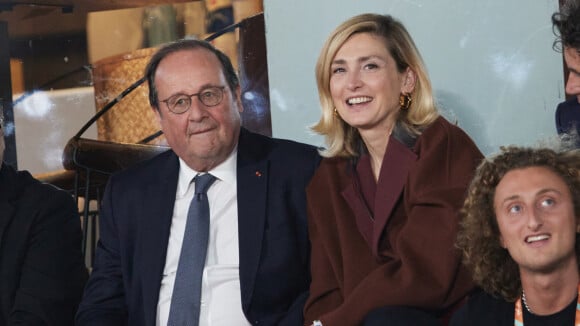 PHOTOS Julie Gayet réunie avec François Hollande : câlins et ola ratée... Leur anniversaire de mariage à Roland Garros