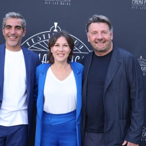 Ary Abittan et Philippe Lellouche étaient également présents
 
Exclusif - Ary Abittan, Mathilde Seigner, Philippe Lellouche - Soirée d'ouverture de la 3ème édition du Festival du Cinema Français et de la gastronomie d'Aix-les-Bains le 4 juin 2024. © Denis Guignebourg/BestImage