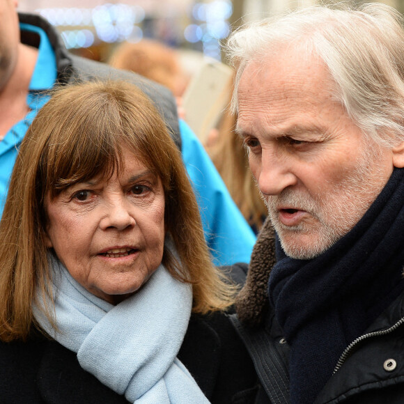 Si l'éternelle amie des enfants est toujours animée par la passion, ce n'est peut-être pas la seule raison...
Chantal Goya et Jean Jacques Debout lors de la cérémonie d'enterrement de Michou à l'église Saint Jean de Montmartre à Paris, France, le 31 janvier 2020. Michel Georges Alfred Catty alias Michou, l'homme bleu de la nuit parisienne, décédé à l'âge de 88 ans, était le propriétaire du célèbre cabaret de travestis "Chez Michou" à Montmartre. Photo par ABACAPRESS.COM