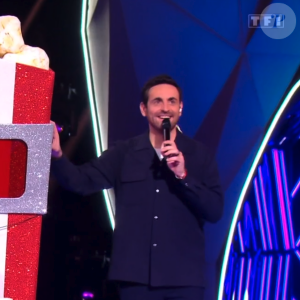 Chantal Goya dans son déguisement de Mask Singer, sur TF1 aux côtés de Camille Combal.