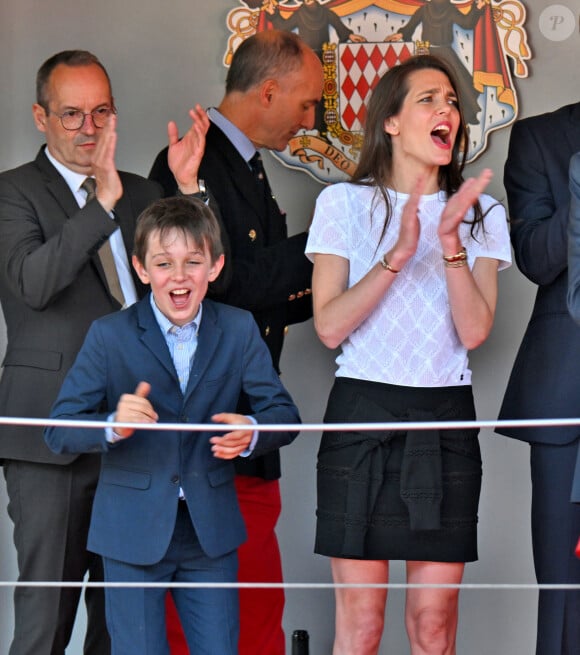 La fille de Caroline de Monaco a vécu à Saint-Rémy-de-Provence et a été scolarisée dans une école publique
Charlotte Casiraghi et Raphaël Elmaleh - Le prince Albert II de Monaco et la princesse Charlène de Monaco ne cachent pas leurs joies et leurs émotions en remettant à Charles Leclerc le trophée du vainqueur du Grand Prix de Formule 1 (F1) de Monaco. Monaco, le 26 mai 2024. © Bruno Bebert/Bestimage