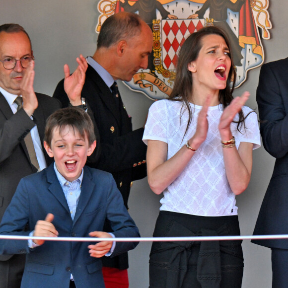 La fille de Caroline de Monaco a vécu à Saint-Rémy-de-Provence et a été scolarisée dans une école publique
Charlotte Casiraghi et Raphaël Elmaleh - Le prince Albert II de Monaco et la princesse Charlène de Monaco ne cachent pas leurs joies et leurs émotions en remettant à Charles Leclerc le trophée du vainqueur du Grand Prix de Formule 1 (F1) de Monaco. Monaco, le 26 mai 2024. © Bruno Bebert/Bestimage