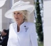 A noter qu'un autre geste a fait parler.
Camilla Parker Bowles, reine consort d'Angleterre lors de la cérémonie franco-britannique au mémorial britannique de Ver-sur-mer, France, le 6 juin 2024, lors du 80ème anniversaire du débarquement. © Ian Vogler/MirrorPix/Bestimage 