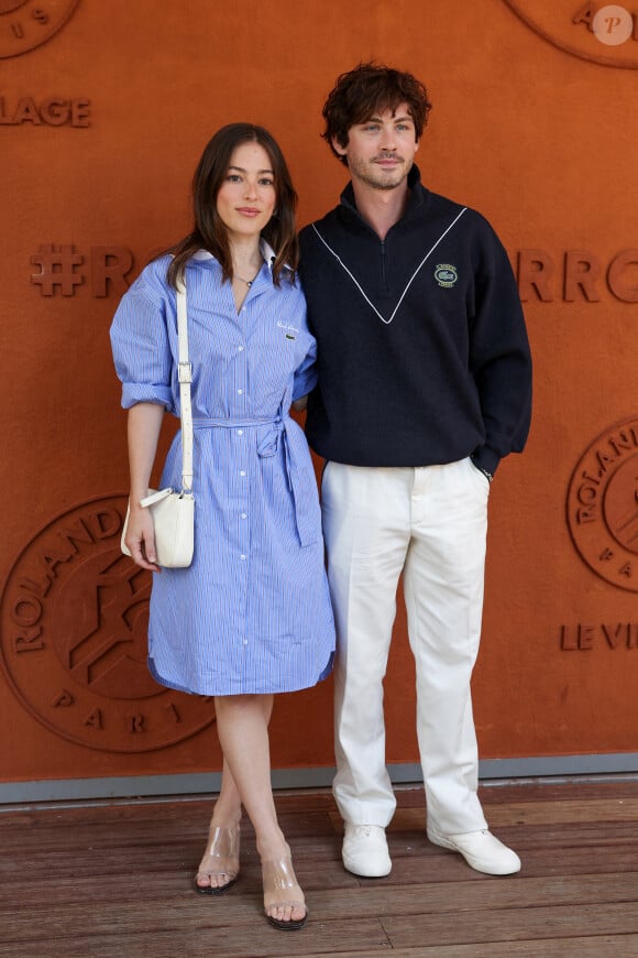 Analuisa Corrigan et Logan Lerman au village lors des Internationaux de France de tennis de Roland Garros 2024, à Paris, France, le 7 juin 2024. © Jacovides-Moreau/Bestimage 