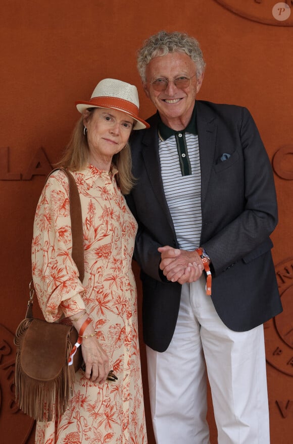 Dominique Monfort et son mari Nelson Monfort - Célébrités dans les tribunes des Internationaux de France de tennis de Roland Garros 2024 à Paris le 8 juin 2024. © Jacovides-Moreau/Bestimage 