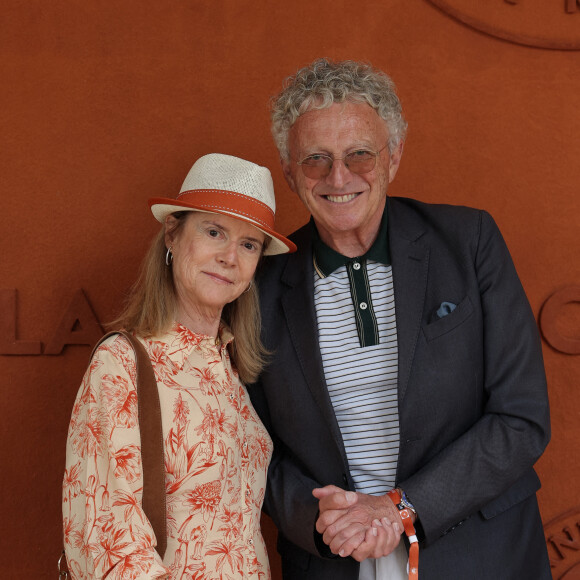 Dominique Monfort et son mari Nelson Monfort - Célébrités dans les tribunes des Internationaux de France de tennis de Roland Garros 2024 à Paris le 8 juin 2024. © Jacovides-Moreau/Bestimage 