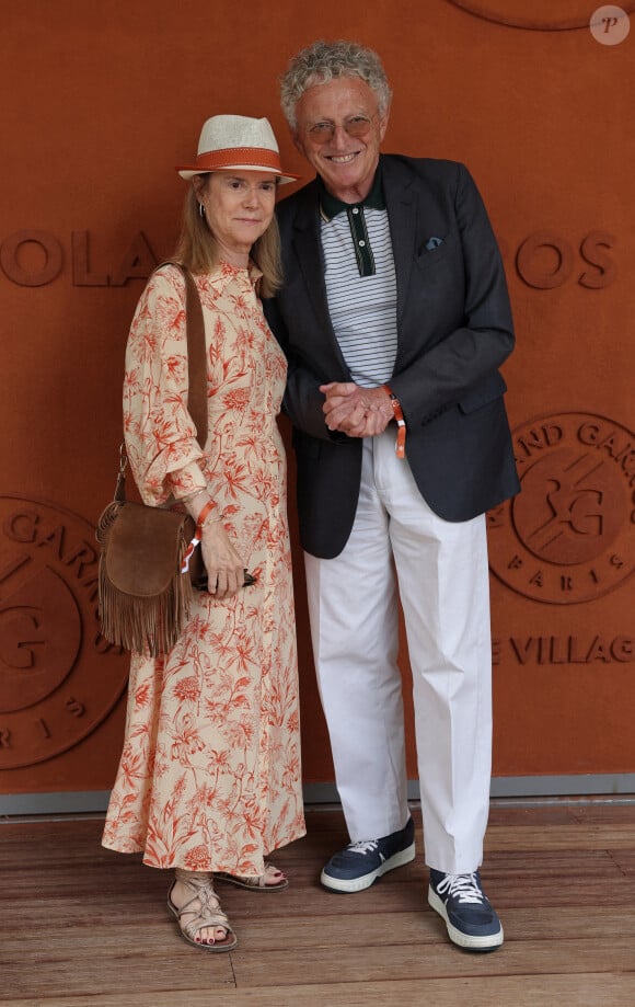 Dominique Monfort et son mari Nelson Monfort - Célébrités dans les tribunes des Internationaux de France de tennis de Roland Garros 2024 à Paris le 8 juin 2024. © Jacovides-Moreau/Bestimage 