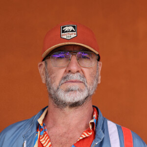 Eric Cantona - Célébrités dans les tribunes des Internationaux de France de tennis de Roland Garros 2024 à Paris le 8 juin 2024. © Jacovides-Moreau/Bestimage 