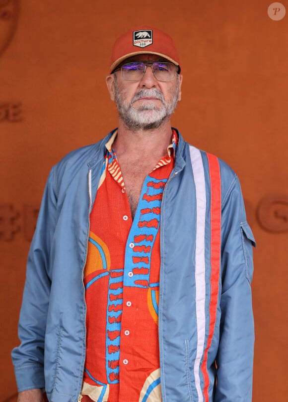 Eric Cantona - Célébrités dans les tribunes des Internationaux de France de tennis de Roland Garros 2024 à Paris le 8 juin 2024. © Jacovides-Moreau/Bestimage 