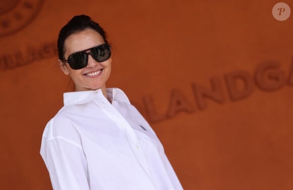 Virginie Ledoyen - Célébrités dans les tribunes des Internationaux de France de tennis de Roland Garros 2024 à Paris le 8 juin 2024. © Jacovides-Moreau/Bestimage 