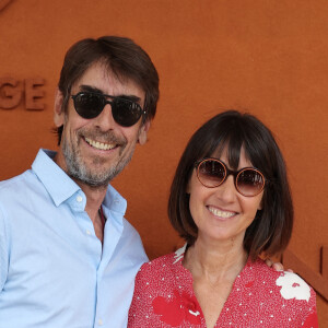 Alexia Laroche-Joubert et son compagnon Mathieu Grinberg - Célébrités dans les tribunes des Internationaux de France de tennis de Roland Garros 2024 à Paris le 8 juin 2024. © Jacovides-Moreau/Bestimage 