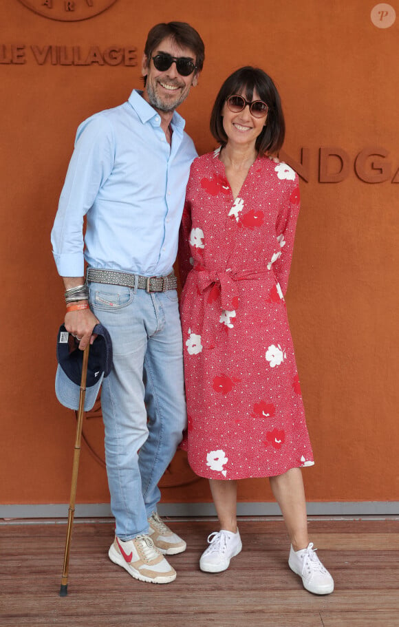 Alexia Laroche-Joubert et son compagnon Mathieu Grinberg - Célébrités dans les tribunes des Internationaux de France de tennis de Roland Garros 2024 à Paris le 8 juin 2024. © Jacovides-Moreau/Bestimage 