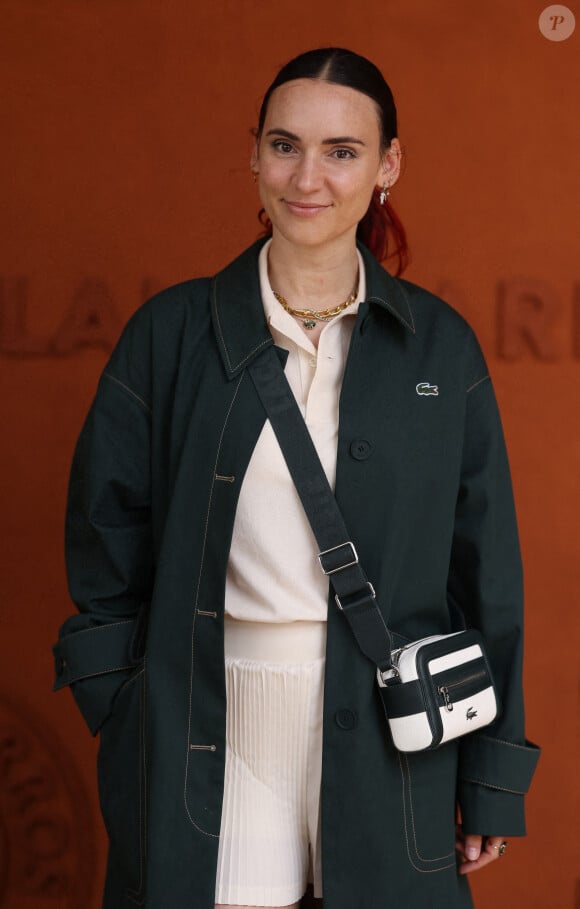 Nathalie Odzierejko a.k.a. Natoo - Célébrités dans les tribunes des Internationaux de France de tennis de Roland Garros 2024 à Paris le 8 juin 2024. © Jacovides-Moreau/Bestimage 