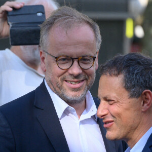 Marc-Olivier Fogiel et Christophe Deloire, secrétaire général de Reporters Sans Frontières lors de l'hommage à Frédéric Leclerc-Imhoff, le 10 juin 2022 à Paris. Kelly Linsale /BePress /ABACAPRESSS.COM