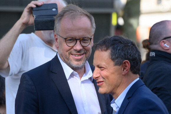 Marc-Olivier Fogiel et Christophe Deloire, secrétaire général de Reporters Sans Frontières lors de l'hommage à Frédéric Leclerc-Imhoff, le 10 juin 2022 à Paris. Kelly Linsale /BePress /ABACAPRESSS.COM