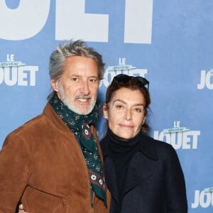 Antoine de Caunes et Daphné Roulier assistent à la première du film "Le Nouveau Jouet" au Grand Rex le 9 octobre 2022 à Paris. Nasser Berzane/ABACAPRESS.COM