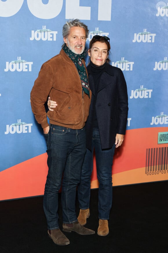 Antoine de Caunes et Daphné Roulier assistent à la première du film "Le Nouveau Jouet" au Grand Rex le 9 octobre 2022 à Paris. Nasser Berzane/ABACAPRESS.COM