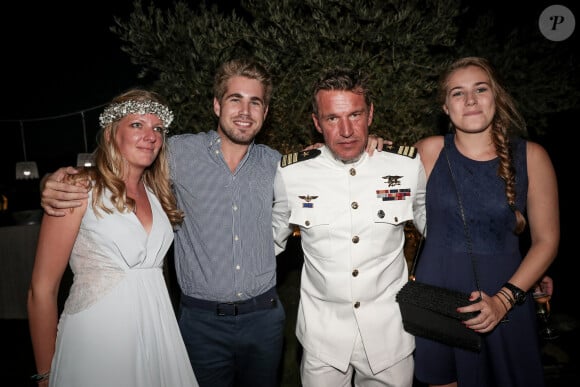 Exclusif - Benjamin Castaldi et ses frères et soeurs Giovanni Castaldi, Paola Castaldi et Clémentine Vaudaux - Cérémonie religieuse - Mariage de Benjamin Castaldi et Aurore Aleman au Mas de La Rose à Eygalières, le 27 août 2016. © Jacovides-Moreau/Bestimage