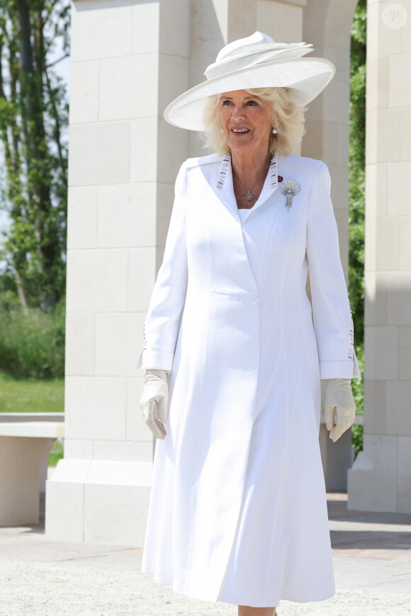 De quoi s'inquiéter ?
Le président français, Emmanuel Macron et le roi Charles III d'Angleterre accompagné de la première dame, Brigitte Macron et la Camilla Parker Bowles, reine consort d'Angleterre lors de la cérémonie franco-britannique au mémorial de Ver-sur-mer, lors du 80e anniversaire du débarquement, le 6 juin 2024. © Stéphane Lemouton/Bestimage 