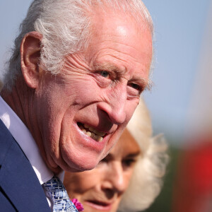 En raison de son cancer.
Le roi Charles III d'Angleterre et Camilla Parker Bowles, reine consort d'Angleterre, visitent le RHS Chelsea Flower Show. 